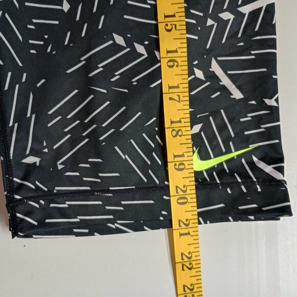 Nike Pro Dri Fit Women Compression Fit Activewear Shorts - Picture 4 of 6